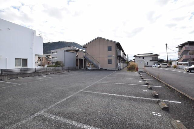 グランドールの駐車場