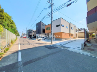 【前面道路含む現地写真】