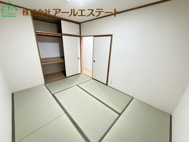 ネオハイツ姫路アメティ228　山陽電鉄「西飾磨駅」徒歩15分の和室