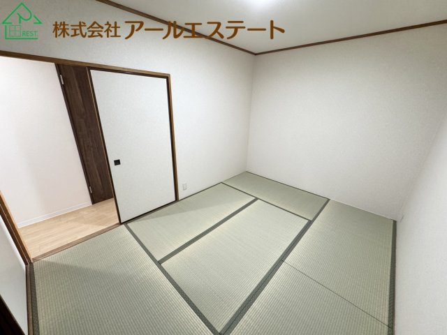 ネオハイツ姫路アメティ228　山陽電鉄「西飾磨駅」徒歩15分の和室