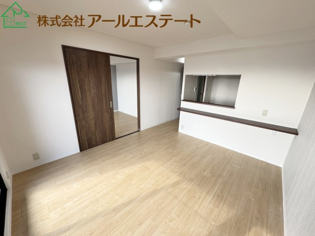 ネオハイツ姫路アメティ228　山陽電鉄「西飾磨駅」徒歩15分の居間・リビング