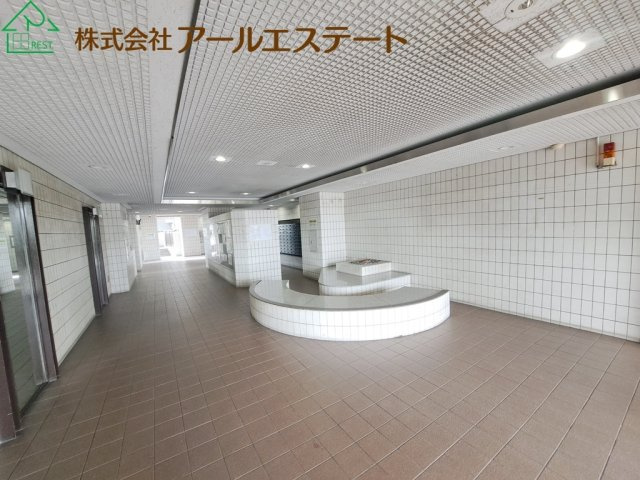 ネオハイツ姫路アメティ228　山陽電鉄「西飾磨駅」徒歩15分のエントランス