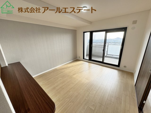 ネオハイツ姫路アメティ228　山陽電鉄「西飾磨駅」徒歩15分の居間・リビング