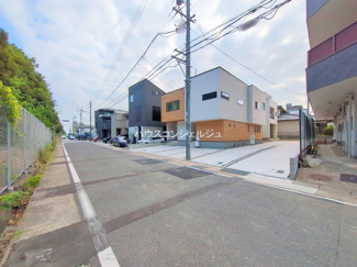 【前面道路含む現地写真】