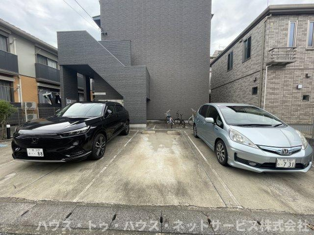 デザイナーズ柏の駐車場