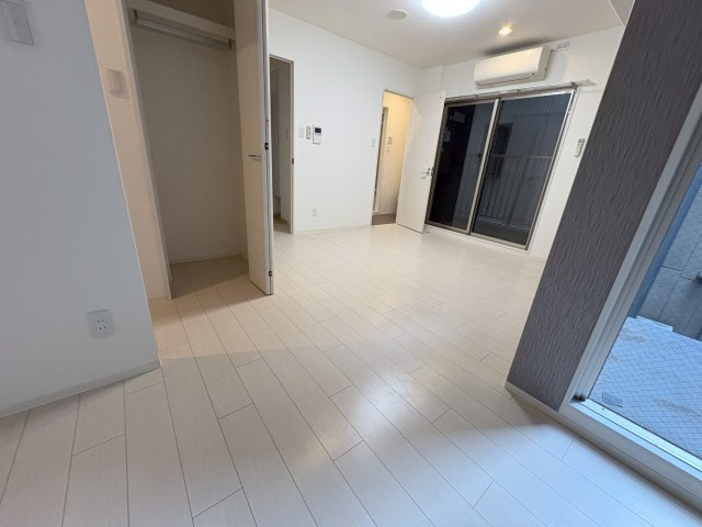 ウエンズ阿波座西の洋室