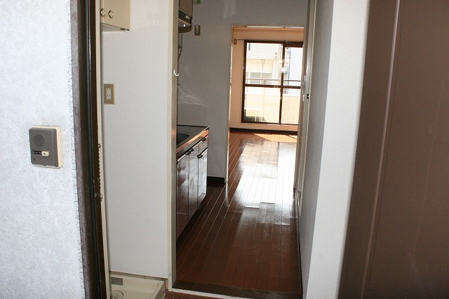 エクセレント河の内装|明るい色調の室内です