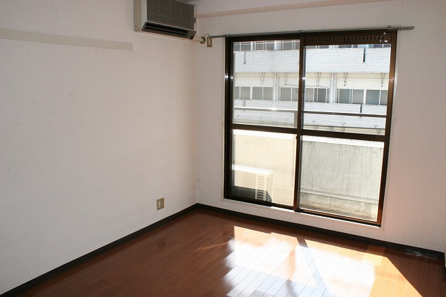 エクセレント河の洋室|広々とした洋室です