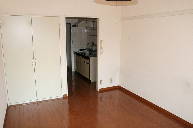 エクセレント河の洋室|ゆったりした洋室です