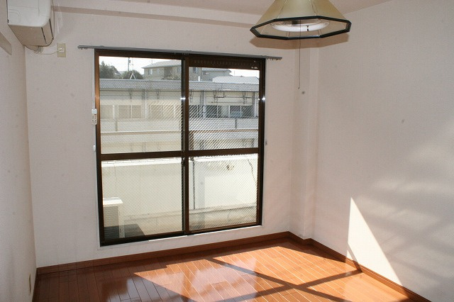 エクセレント河の洋室|使い勝手のいい洋室です