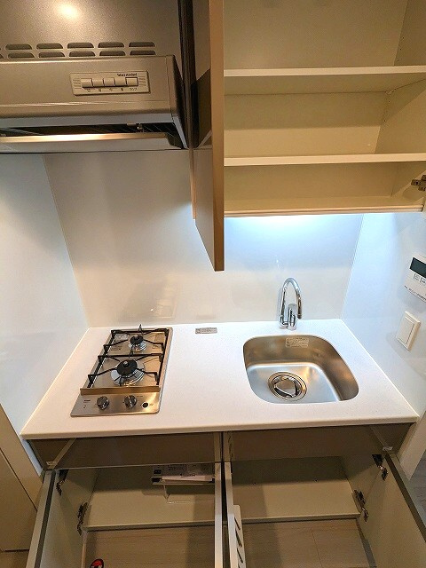 ミリアレジデンス浅草橋Ⅱの設備|収納豊富なキッチンです