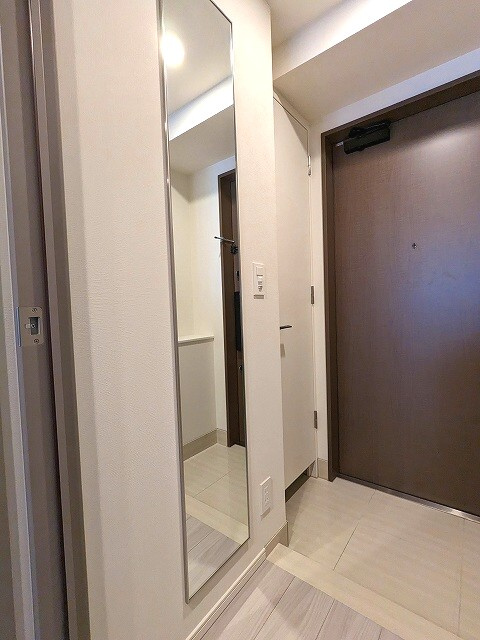 ミリアレジデンス浅草橋Ⅱの設備|玄関に姿見鏡付きです