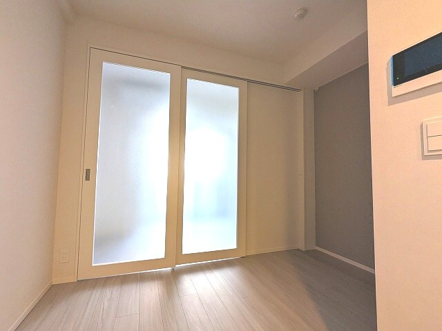 ミリアレジデンス浅草橋Ⅱの設備|スライドドアを閉めたダイニングキッチンです