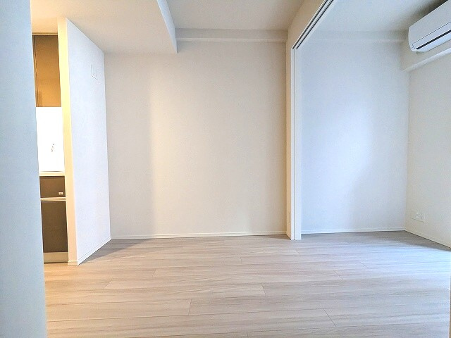 ミリアレジデンス浅草橋Ⅱの設備|スライドドアを開けたダイニングキッチンです