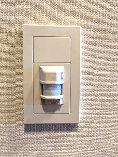 ミリアレジデンス浅草橋Ⅱの設備|人感センサー付き玄関ライトです