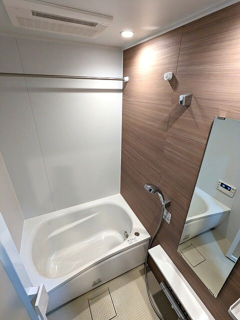 ミリアレジデンス浅草橋Ⅱの浴室|追焚オートバス、浴室換気乾燥機付き