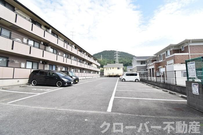 コウジィーコート前川の駐車場|駐車場