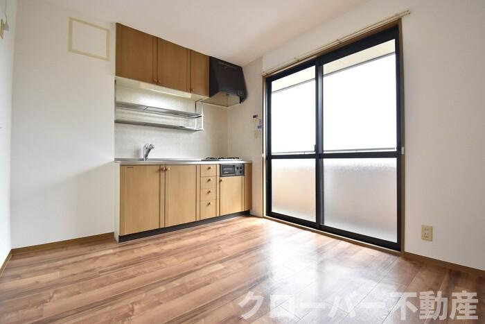 コウジィーコート前川の居間・リビング|DK6帖