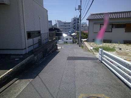 安芸郡府中町桃山２丁目の前面道路含む現地写真