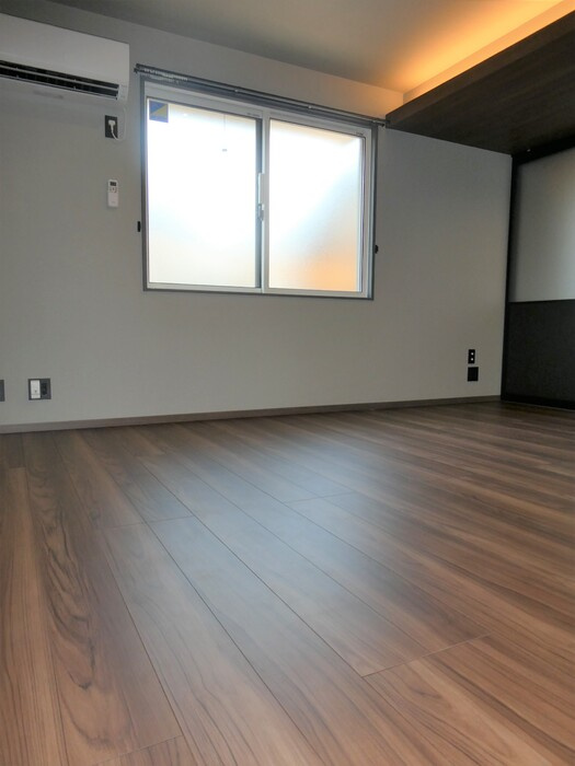 Ｄ－ＲＯＯＭ　villaの居間・リビング