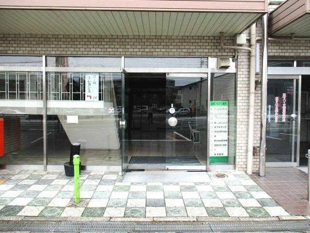 東新町 元町ハイツのエントランス
