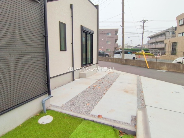 仲介手数料無料　TIARA所沢市上新井5期・新築全3棟の前面道路含む現地写真