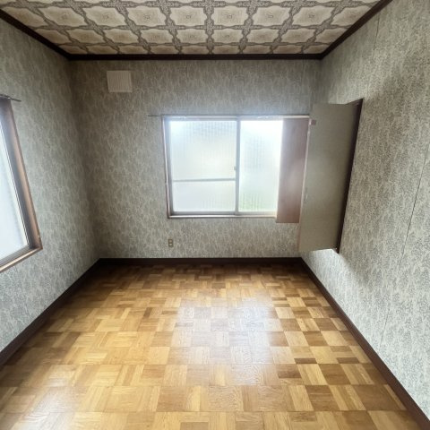 若草町４丁目１３－１８戸建の洋室