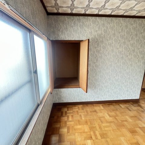 若草町４丁目１３－１８戸建の収納