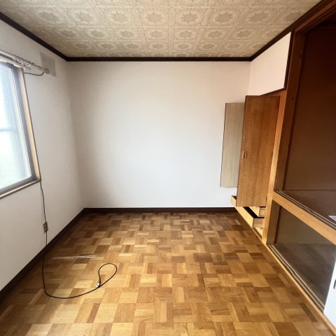 若草町４丁目１３－１８戸建の洋室