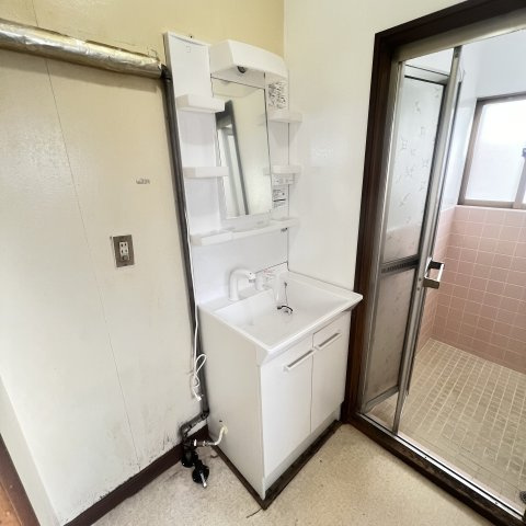 若草町４丁目１３－１８戸建の洗面所