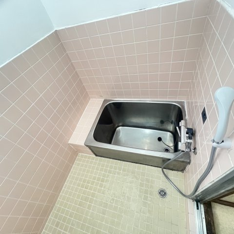 若草町４丁目１３－１８戸建の浴室