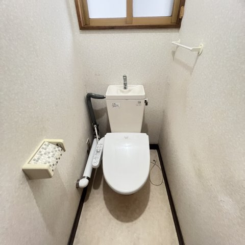 若草町４丁目１３－１８戸建のトイレ