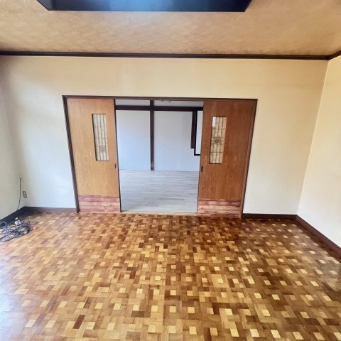 若草町４丁目１３－１８戸建の居間・リビング