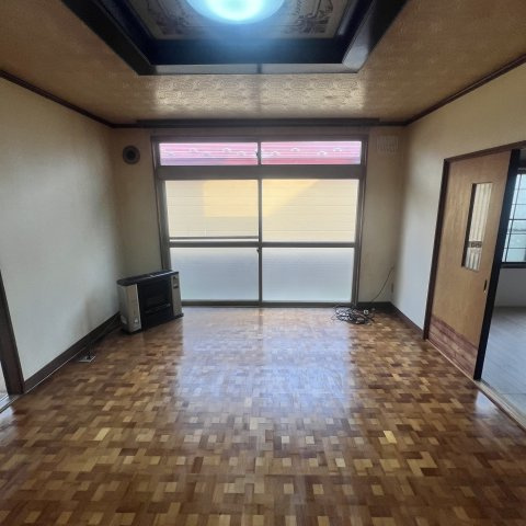 若草町４丁目１３－１８戸建の居間・リビング