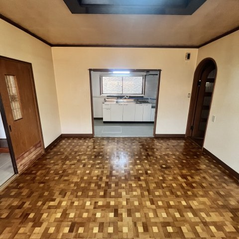 若草町４丁目１３－１８戸建の居間・リビング