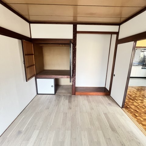 若草町４丁目１３－１８戸建の収納