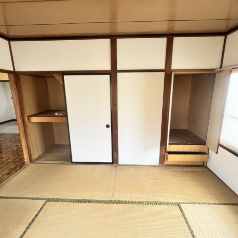 若草町４丁目１３－１８戸建の収納