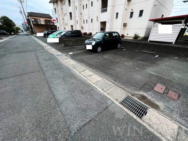 サンシャトレ神ノ輪の駐車場