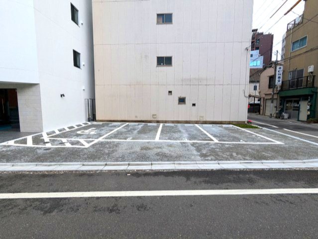 LUMIEC un 入谷の設備|平置駐車場、空きご確認願います