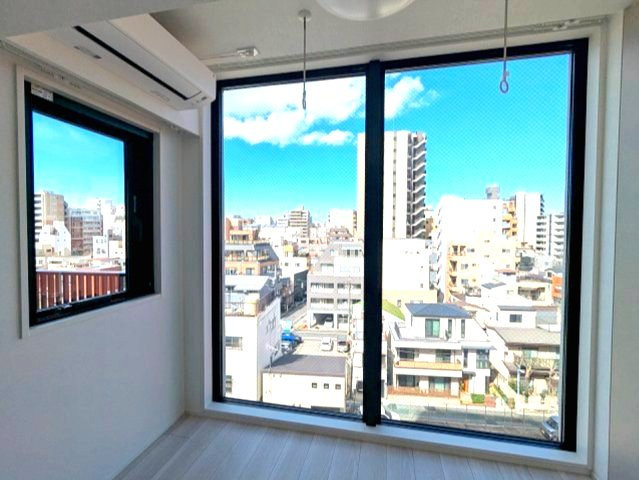 LUMIEC un 入谷の設備|7F、開放感ある窓です