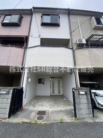 若江南町2丁目中古戸建の外観|若江小・中学校が徒歩5分圏内と近くお子様の通学時が安心です♪
前面道路が6ｍあり駐車がしやすいです。