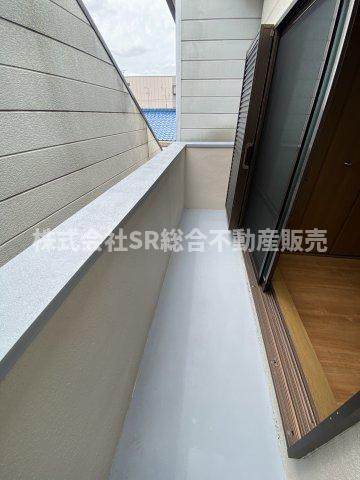 若江南町2丁目中古戸建のバルコニー|2面バルコニーで洗濯物を干す、布団を干す等の使い分けが可能です