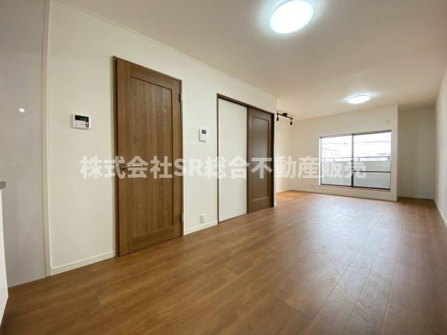 若江南町2丁目中古戸建の居間・リビング|使いやすいリビングです