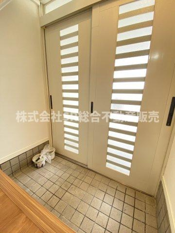 若江南町2丁目中古戸建の玄関|きれいな玄関です