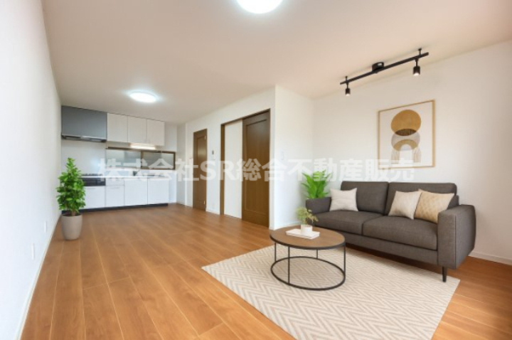 若江南町2丁目中古戸建の居間・リビング|14.2帖のリビング。ご家族でゆったりとお過ごし頂けます♪