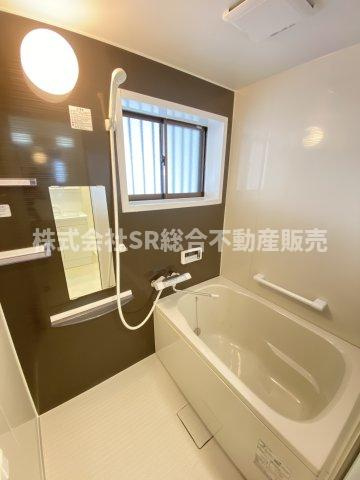 若江南町2丁目中古戸建の浴室|お風呂は新品です♪足を伸ばして浸かれます！