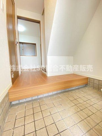 若江南町2丁目中古戸建の玄関|玄関にシューズボックスを置いても広く使えます！