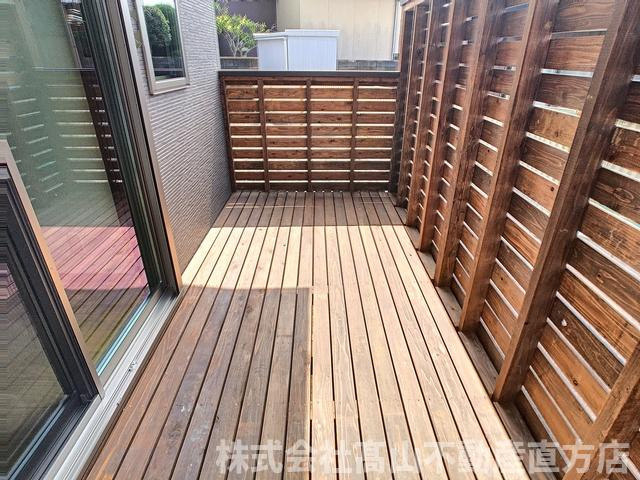 直方市大字頓野のアパートのバルコニー