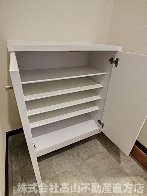 直方市大字頓野のアパートの玄関