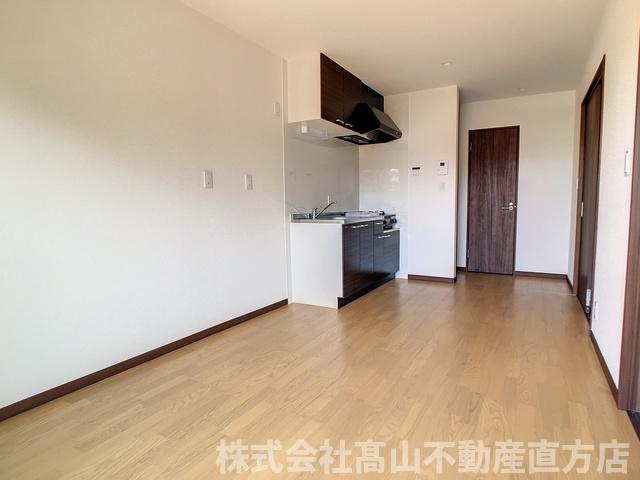 直方市大字頓野のアパートの居間・リビング